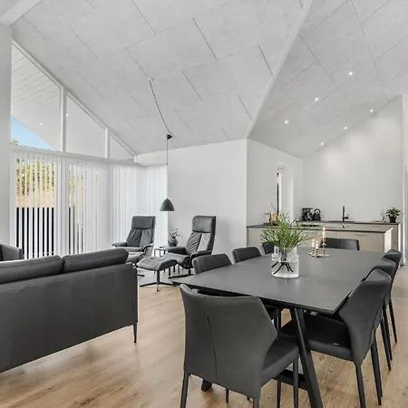 Ferienhaus In With Kitchen Romo